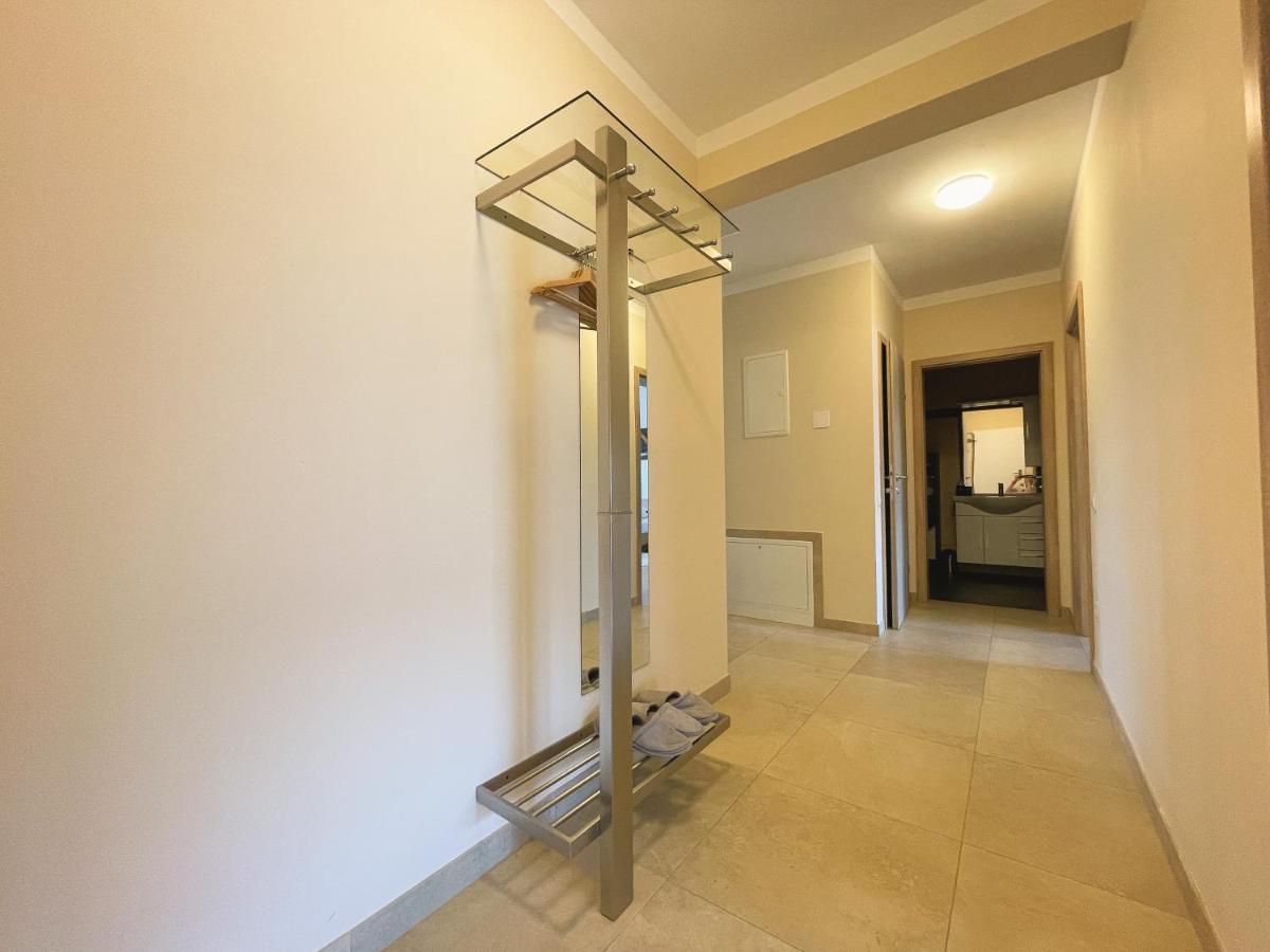 Apartment Side Ii *