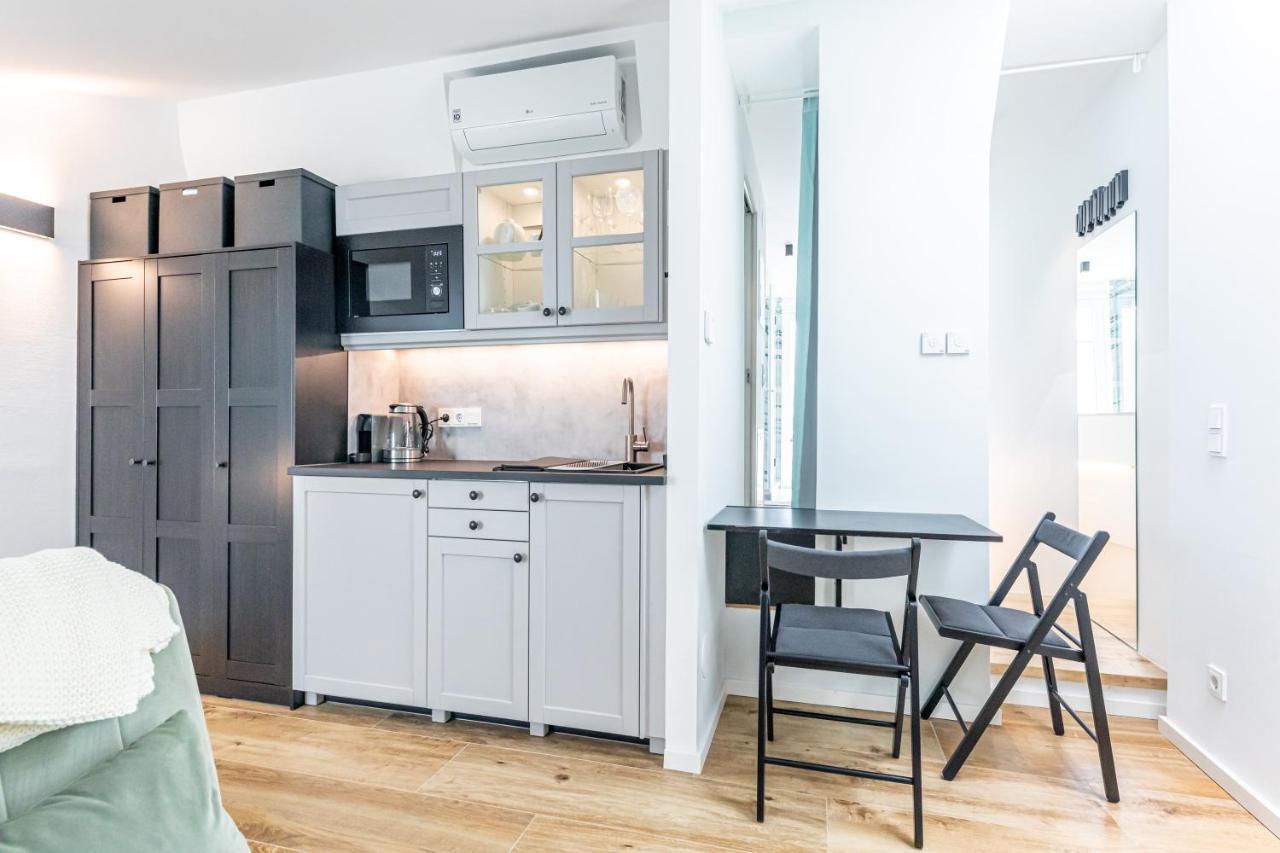 Apartment D&v Living