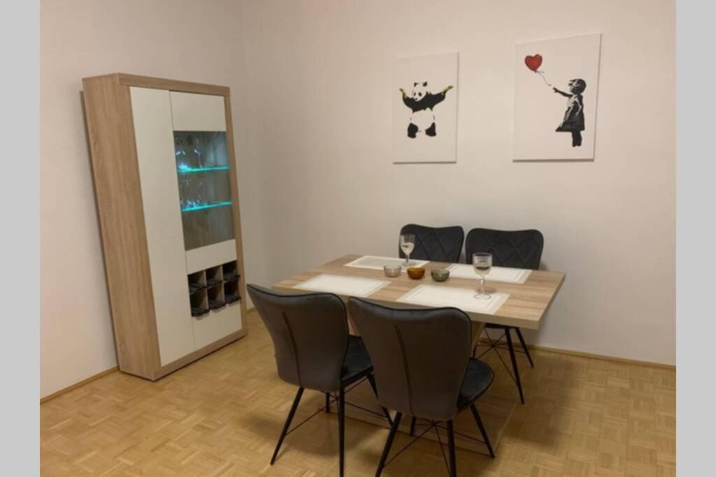 Wunderschöne Altbauwohnung In Zentraler Lage *