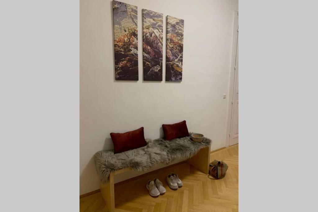 Apartment Wunderschöne Altbauwohnung In Zentraler Lage *
