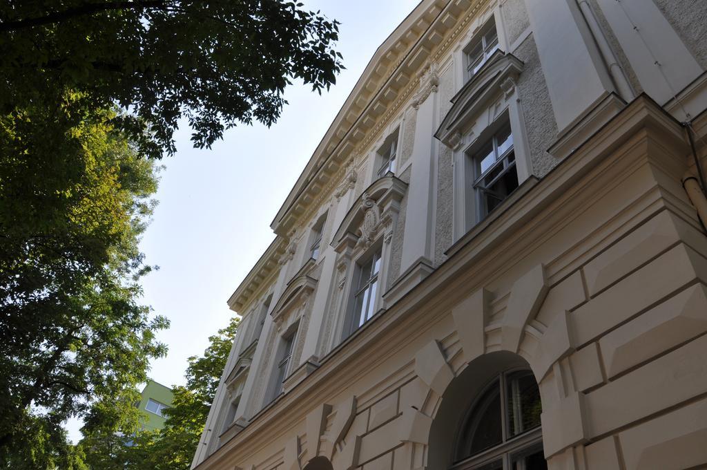 Vienna Suites Apartment *