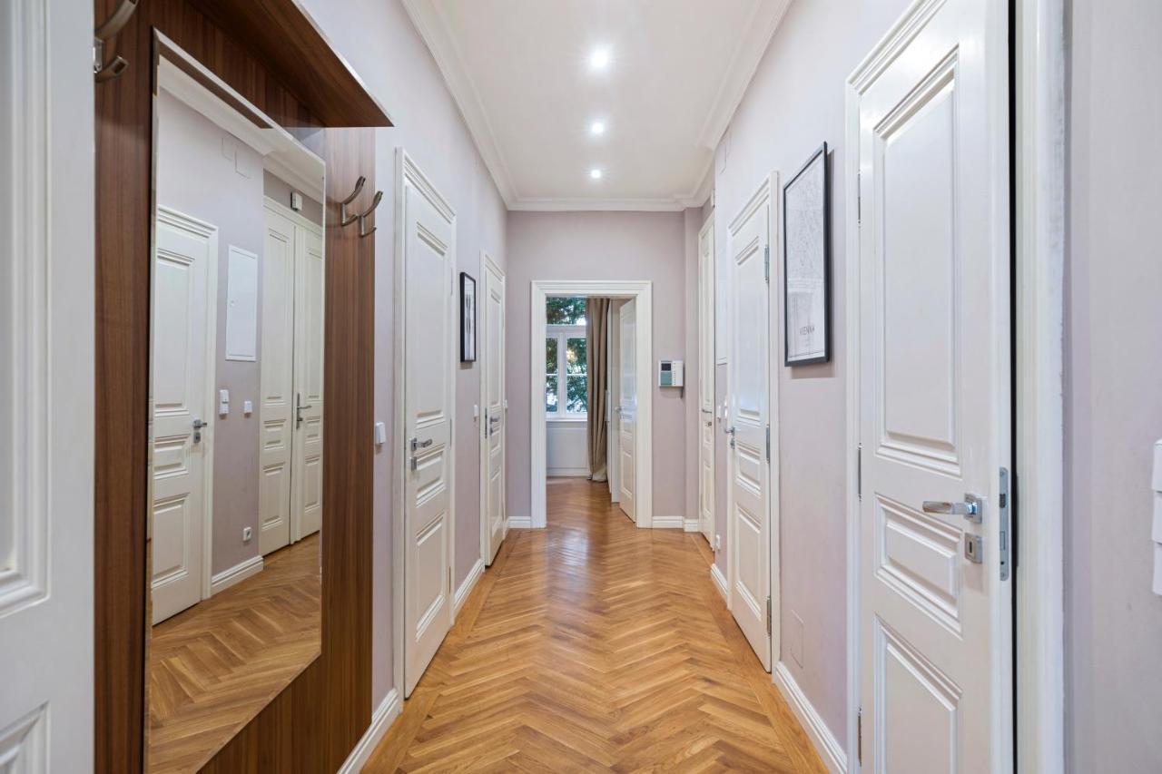 Imperial Schonbrunn Apartment *