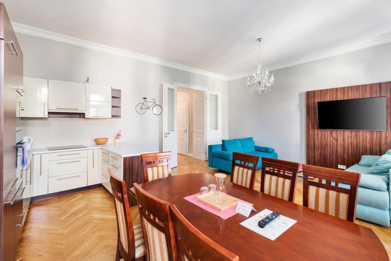 Imperial Schonbrunn Apartment