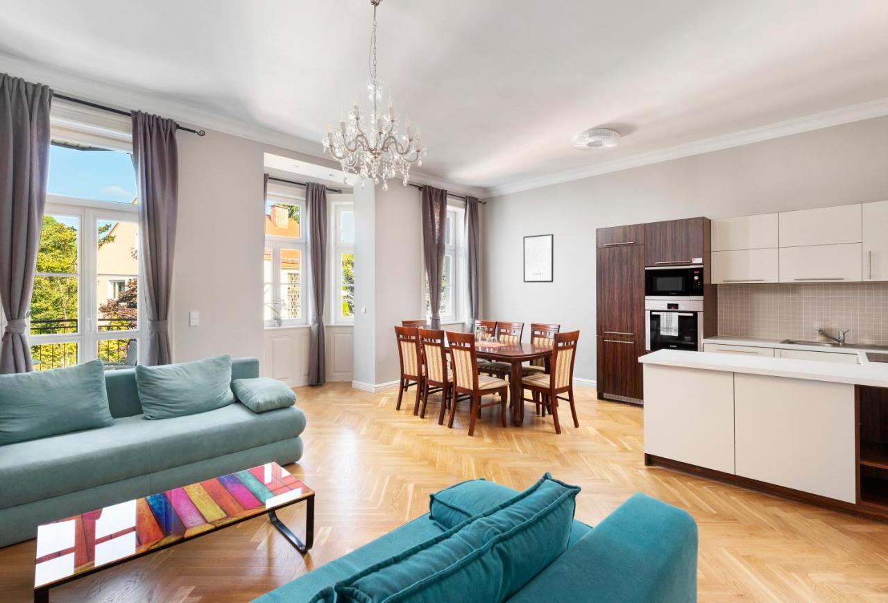 Imperial Schonbrunn Apartment
