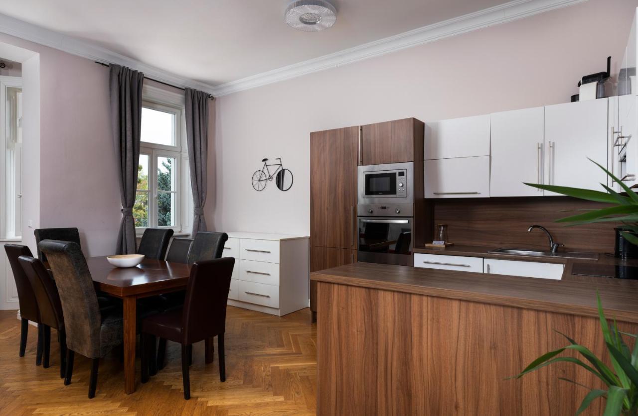 Imperial Schonbrunn Apartment Vienna