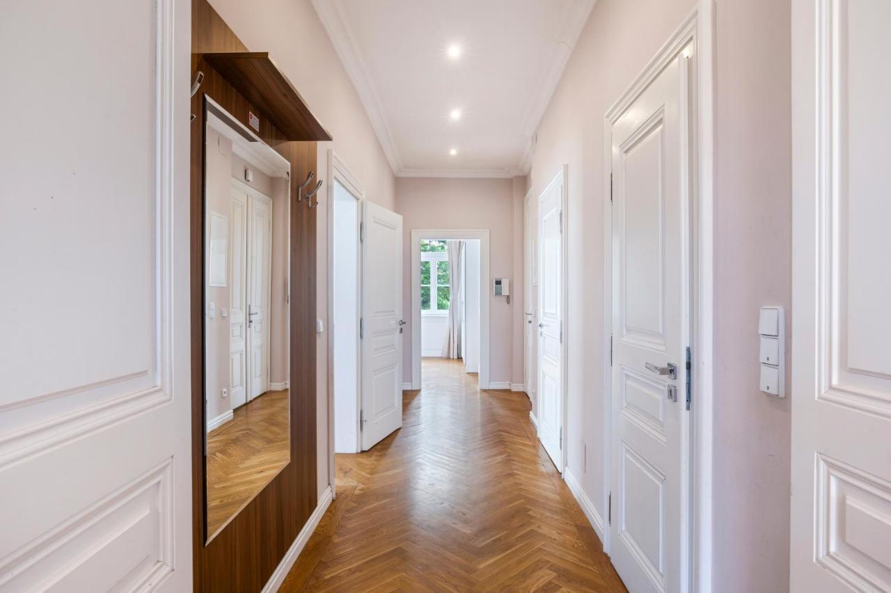 Apartment Imperial Schonbrunn *