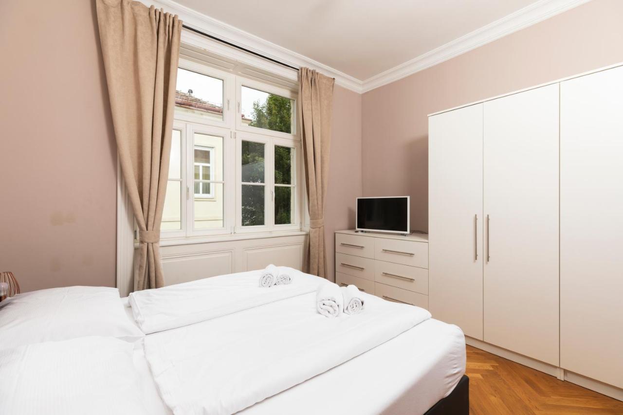 Imperial Schonbrunn Apartment