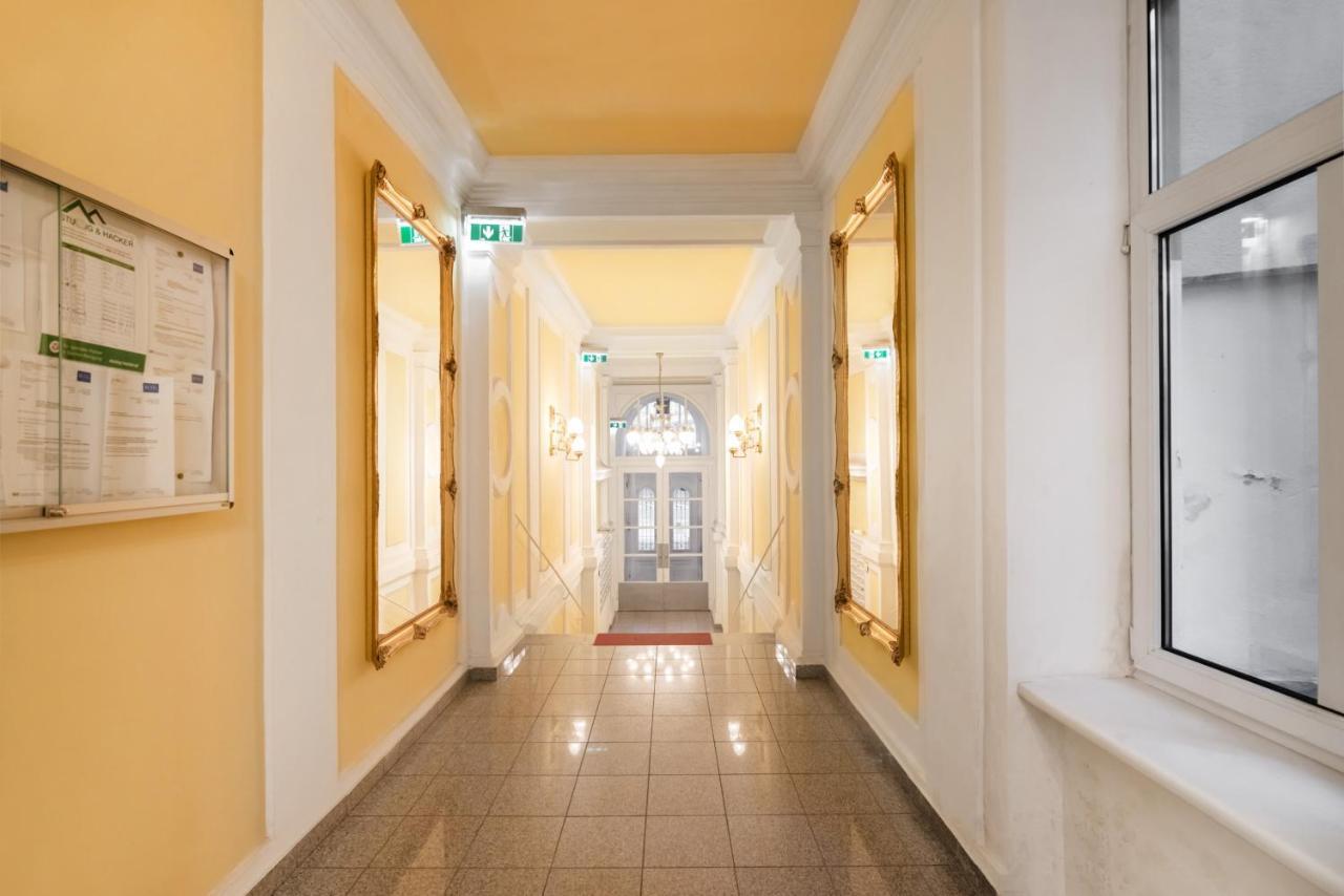 Cozy And At The Belvedere Vienna