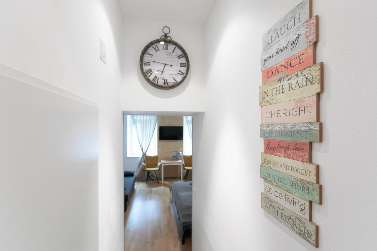 Apartment Apartment, Modern Und Neu Renoviert *