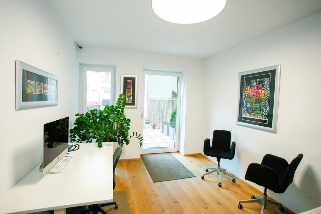 On Karlsplatz Apartment *