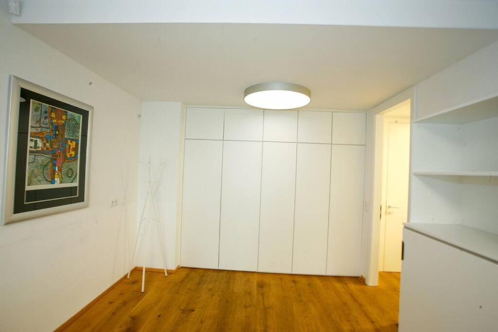 On Karlsplatz Apartment *