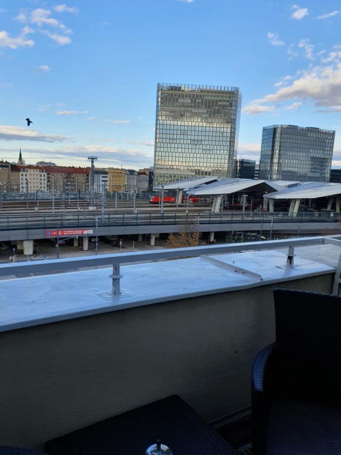 Smarte Dachgeschosswohnung Mit 2 Terrassen Direkt Am Hauptbahnhof Vienna