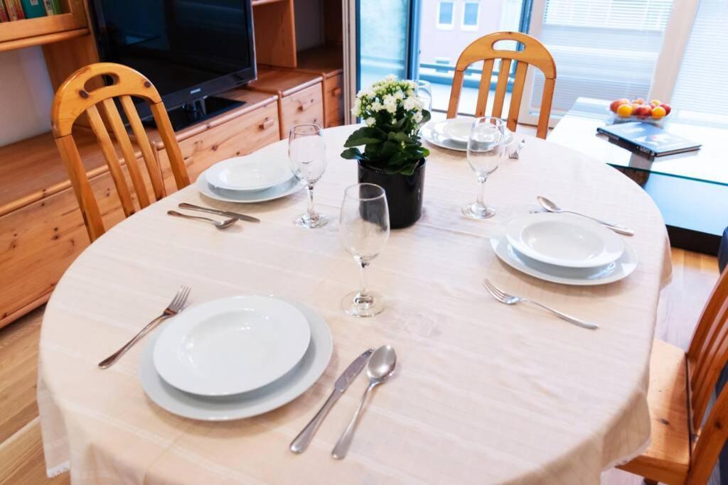 Apartment New, Quiet Flat Next To U1, Vic, Shopping Mall,...