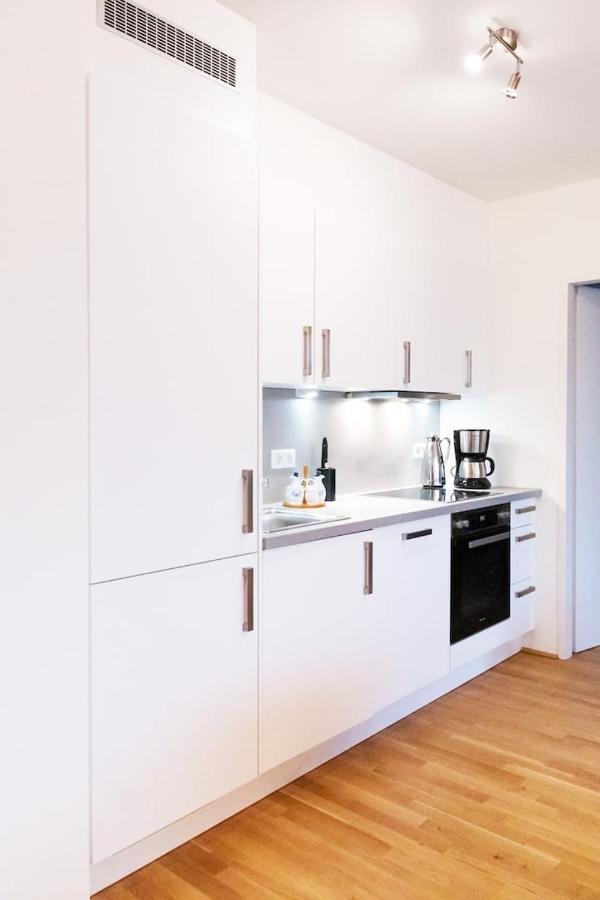 New, Quiet Flat Next To U1, Vic, Shopping Mall,... Apartment