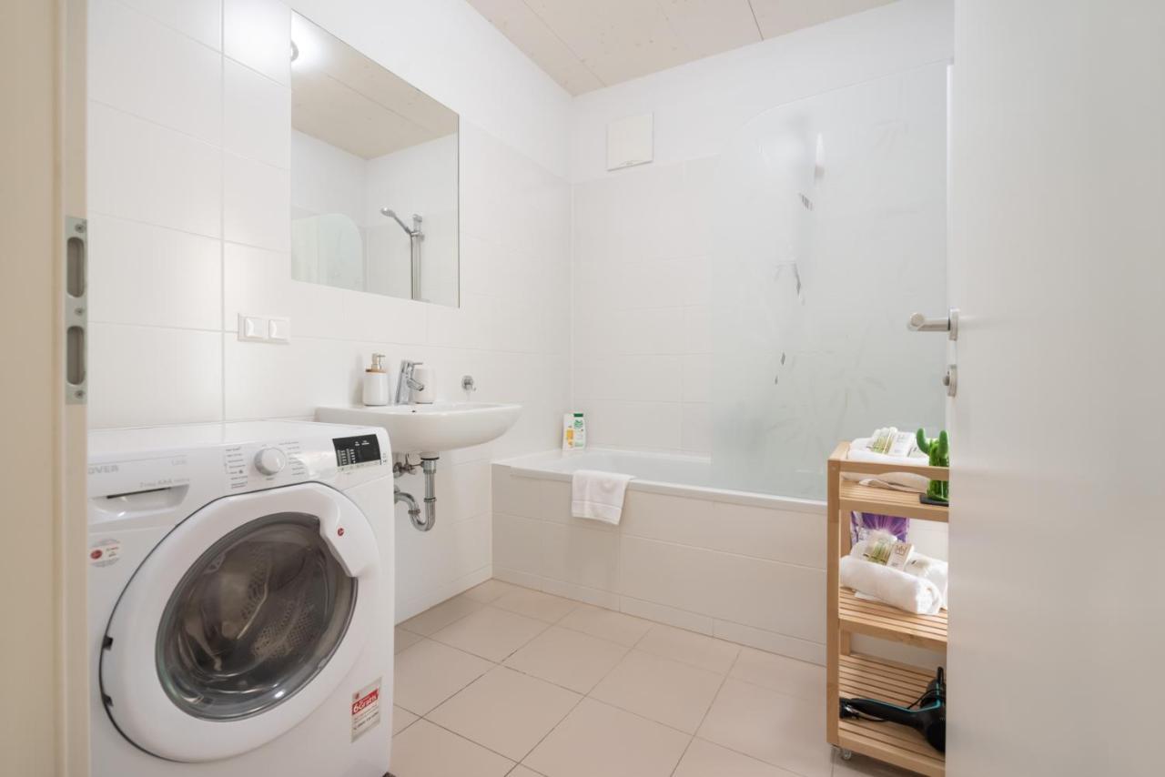 Helles, Neues Dg Mit Blick Zum Donauturm Apartment *