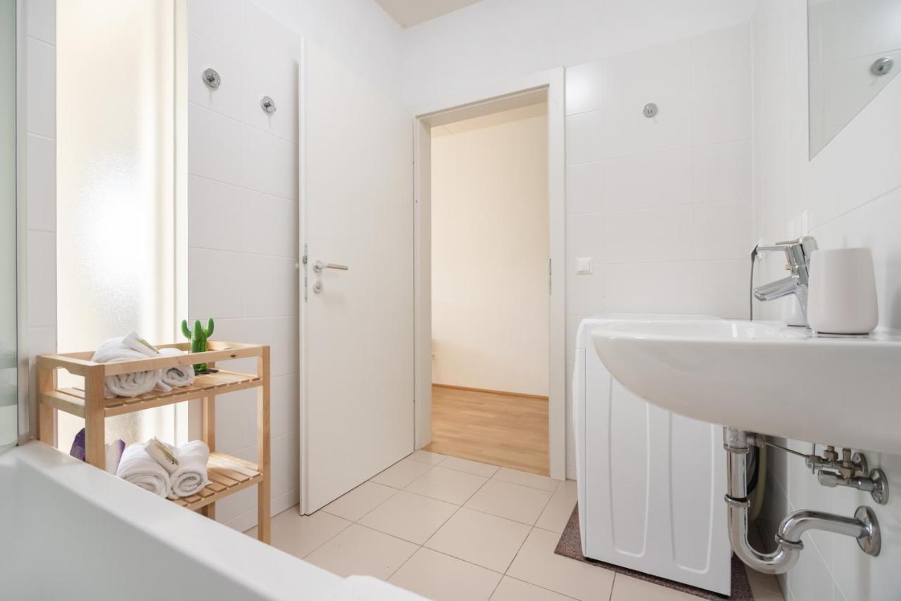 Helles, Neues Dg Mit Blick Zum Donauturm Apartment Wien