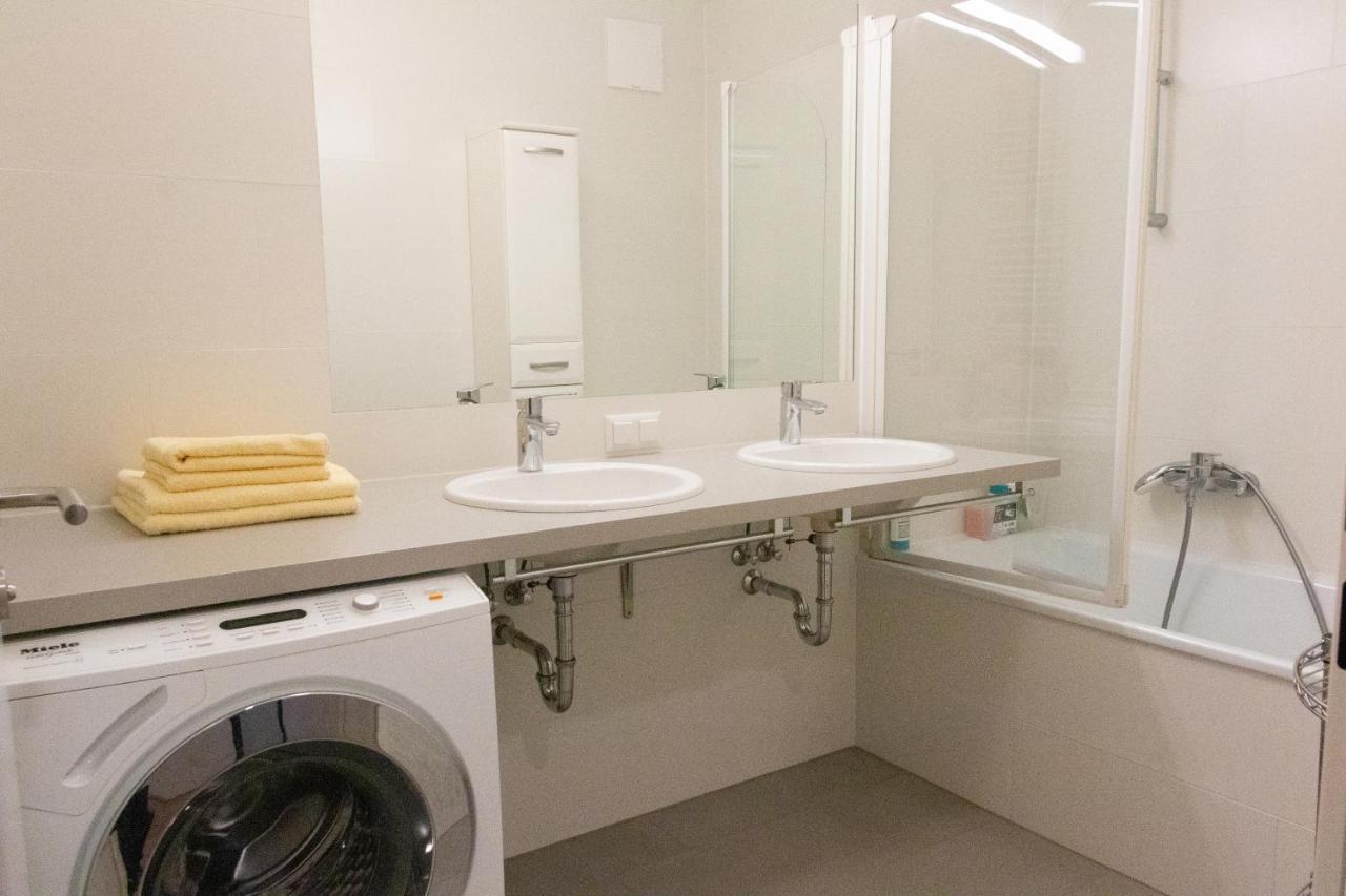 New, Quiet Flat Next To U1, Vic, Shopping Mall,... *