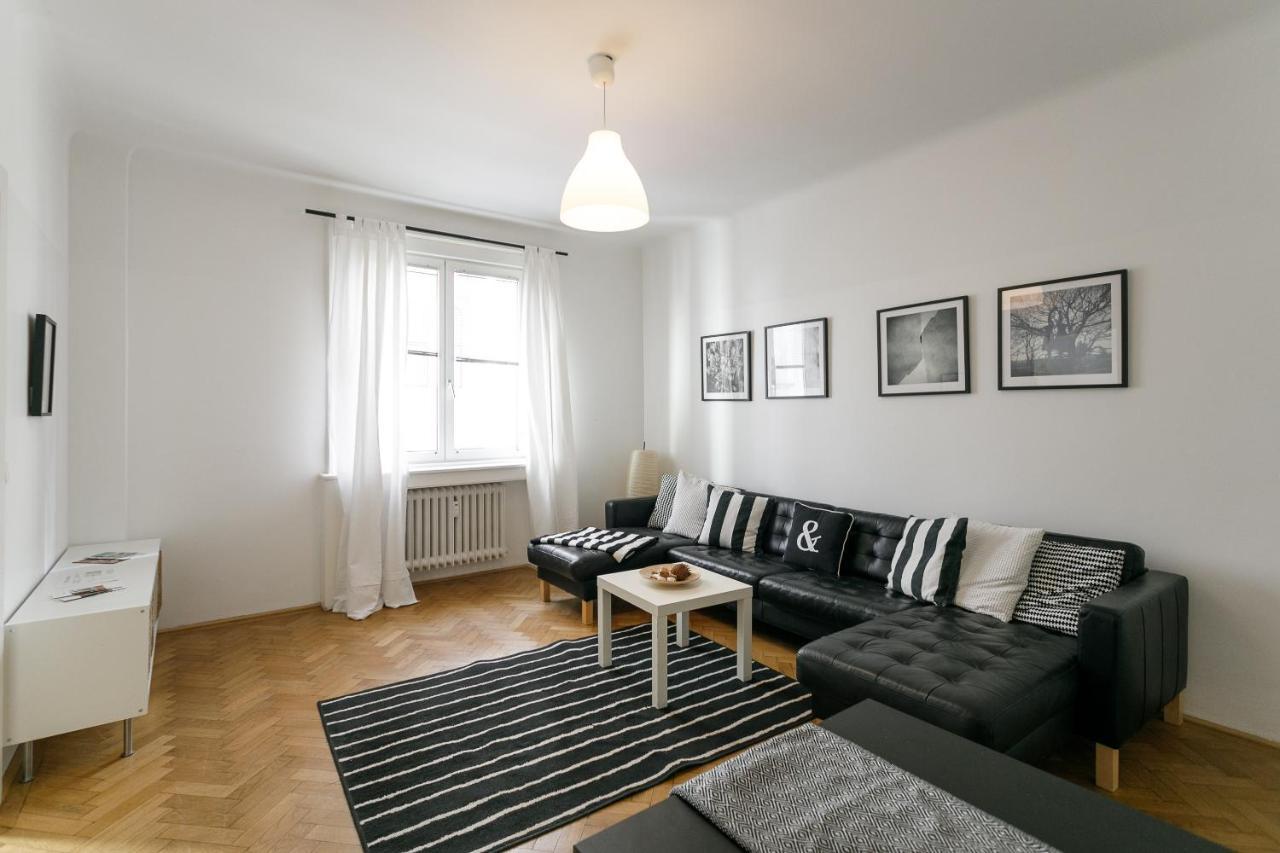 Operastreet Black & White Apartment Vienna