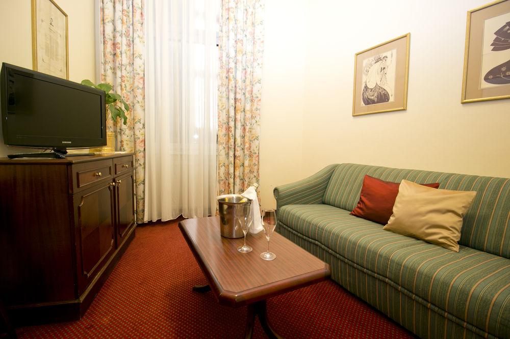 Theaterhotel & Hotel 4*