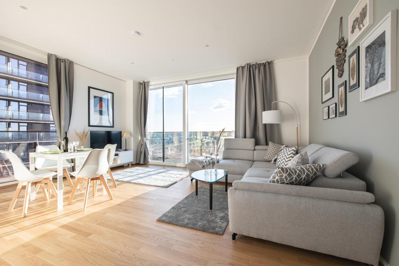 Apartment New Luxury Overlooking