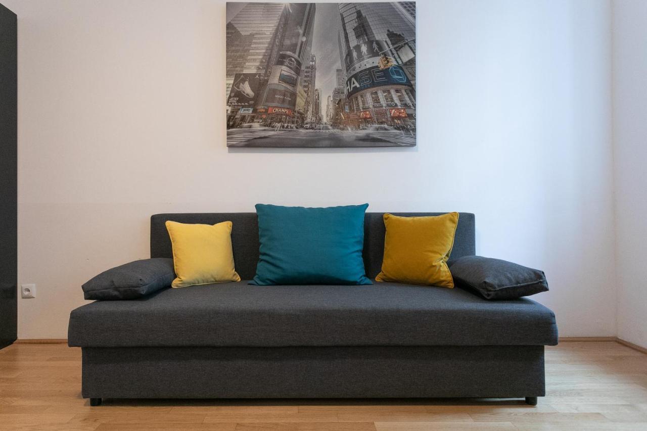 Apartment Apartment, Modern Und Neu Renoviert *