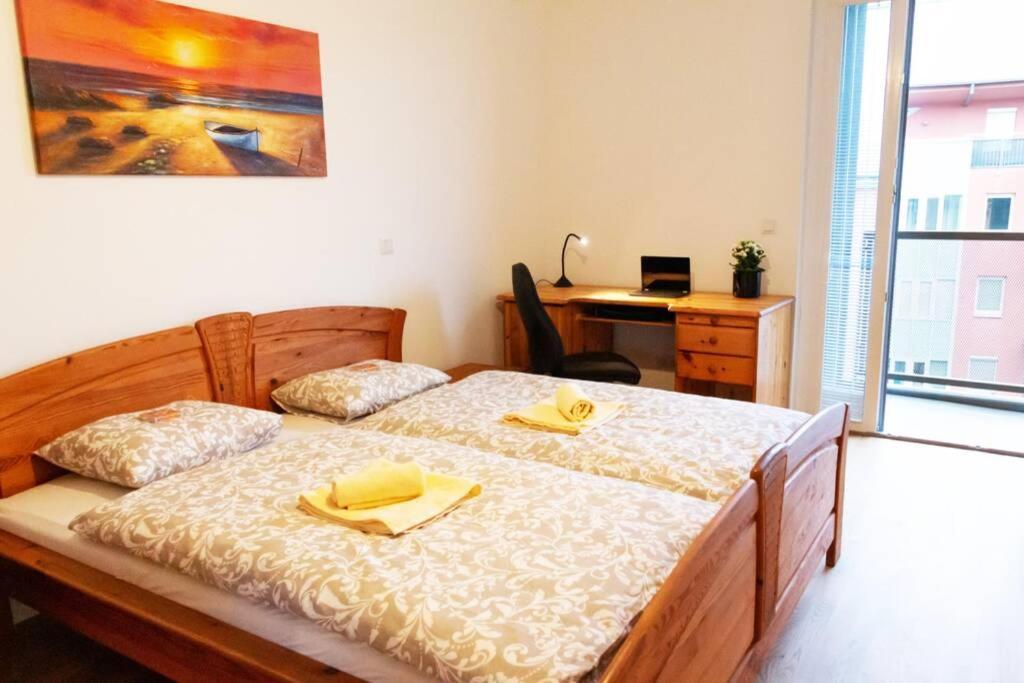 Apartment New, Quiet Flat Next To U1, Vic, Shopping Mall,... *