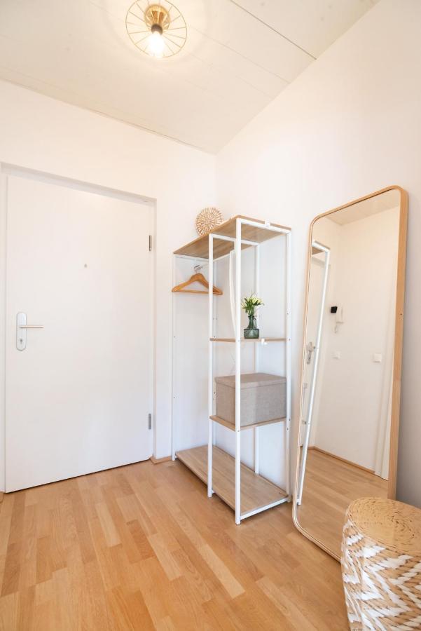 Helles, Neues Dg Mit Blick Zum Donauturm Apartment *