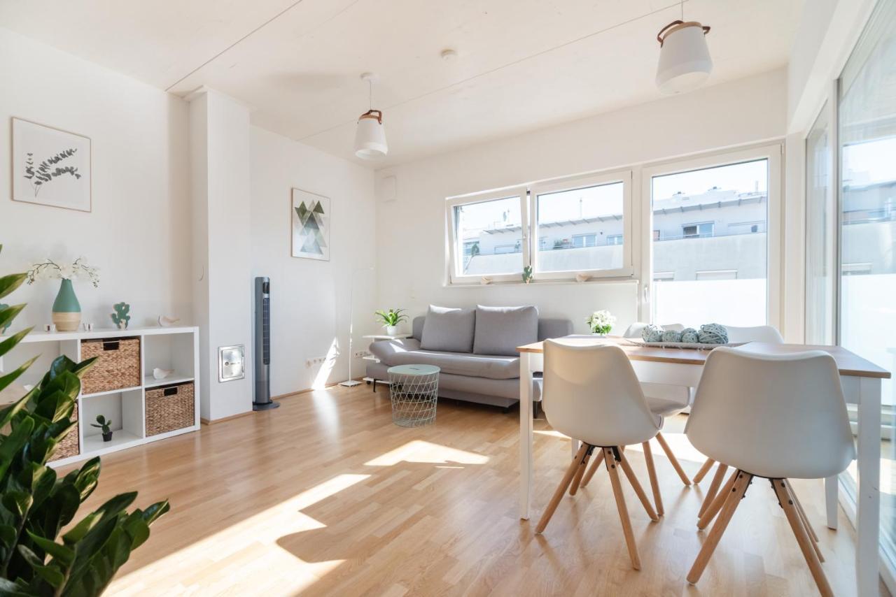 Helles, Neues Dg Mit Blick Zum Donauturm Apartment *