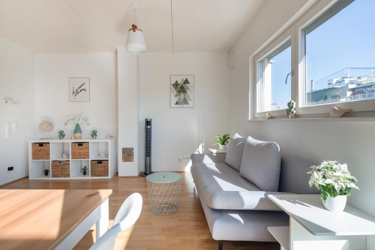 Helles, Neues Dg Mit Blick Zum Donauturm Apartment *