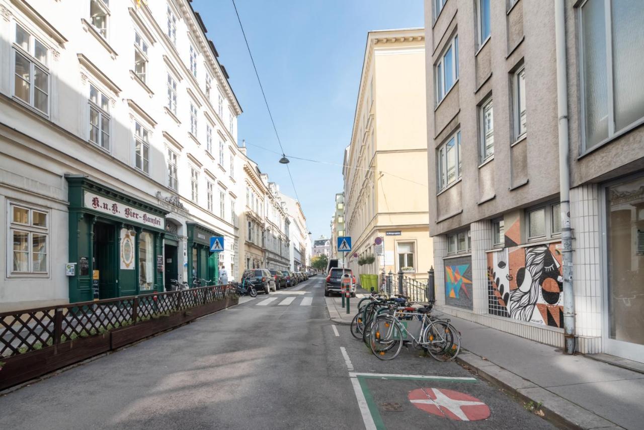 Immersed Into Vienna's Life And Yet A Retreat, Minimum 30 Nights Apartment Vienna