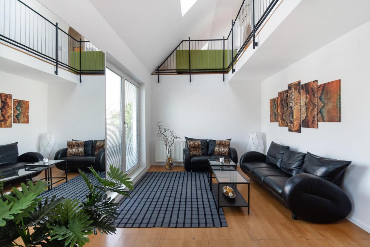 Roof With Terrace, Parking And Ac Apartment