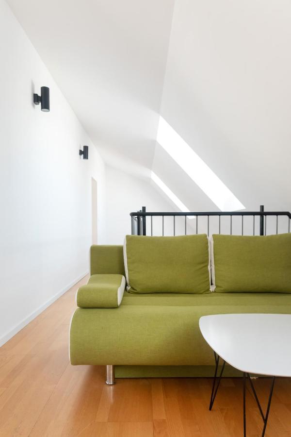 Roof With Terrace, Parking And Ac Apartment