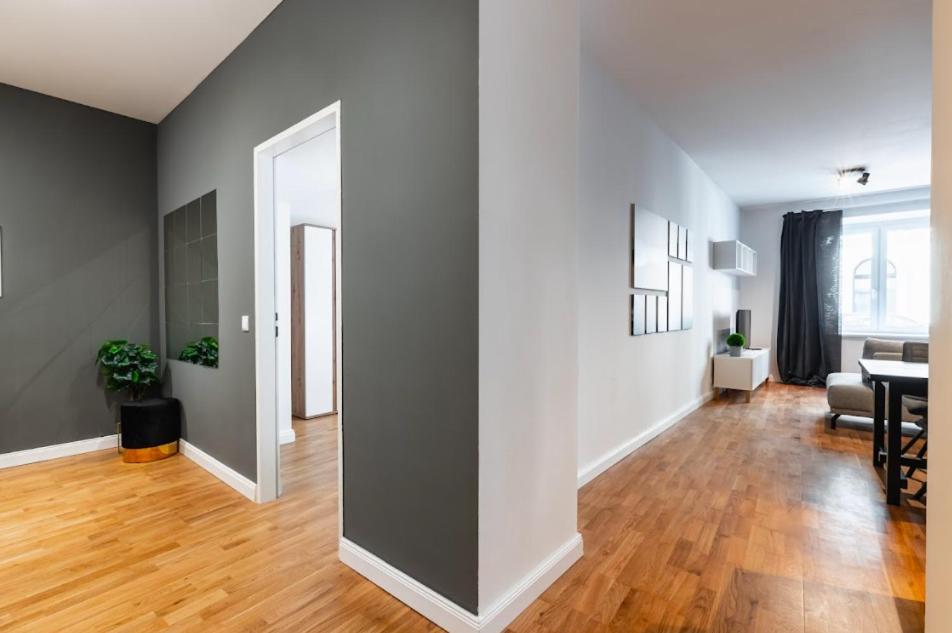 Authentic Next To Schwedenplatz Apartment