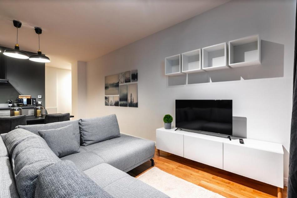 Authentic Next To Schwedenplatz Apartment *
