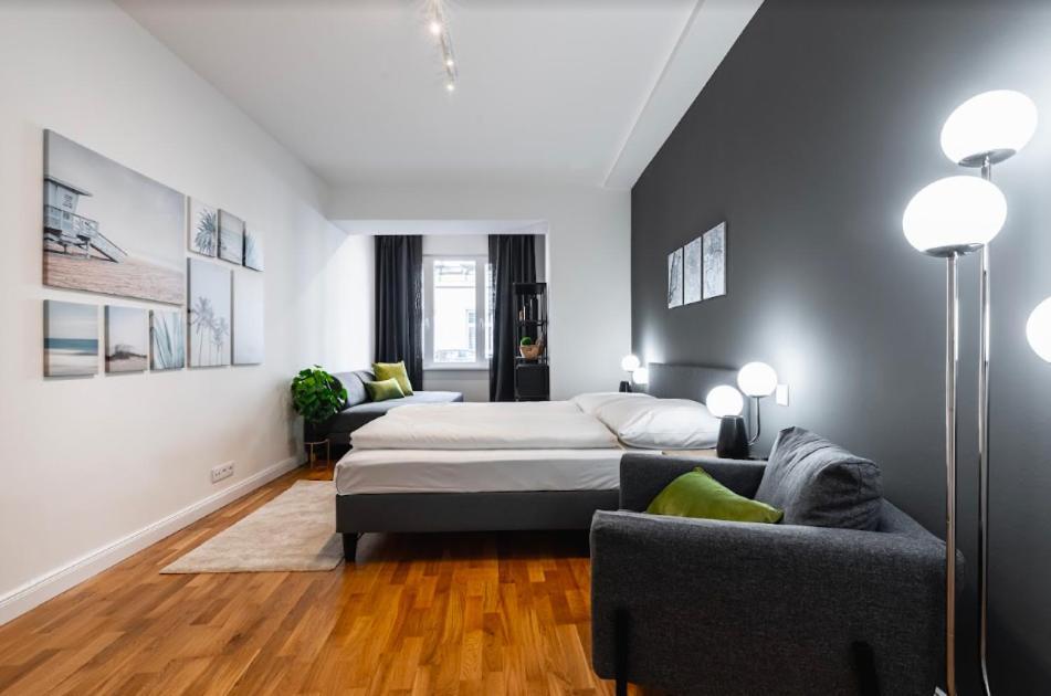 Authentic Next To Schwedenplatz Apartment *