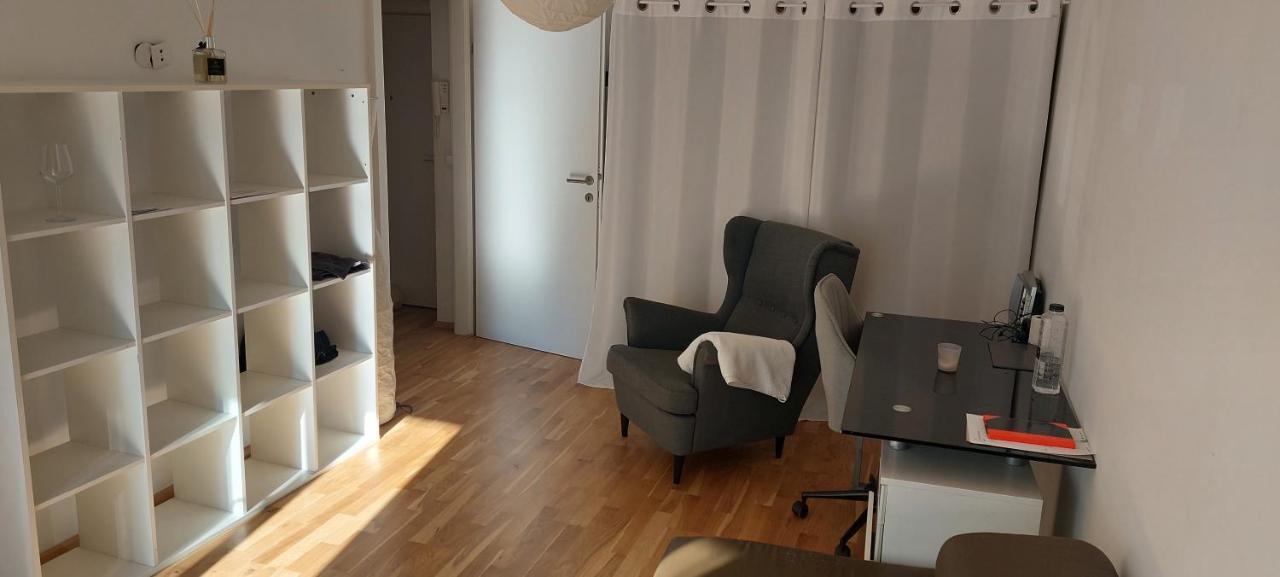 Schone Mit Balkon Apartment *