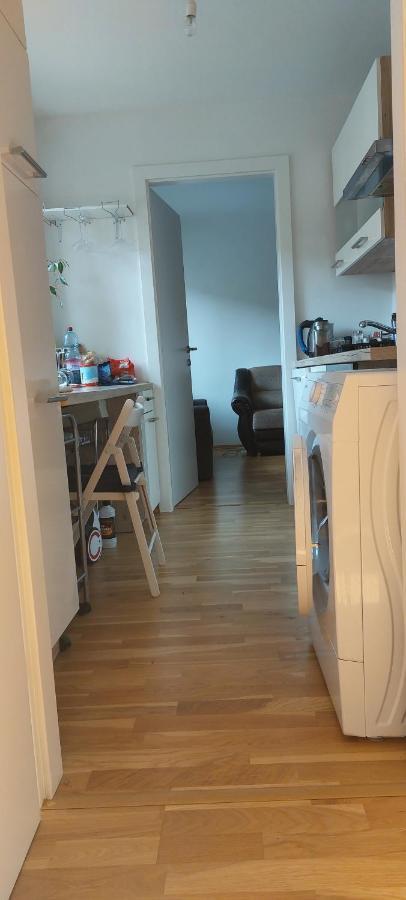 Schone Mit Balkon Apartment