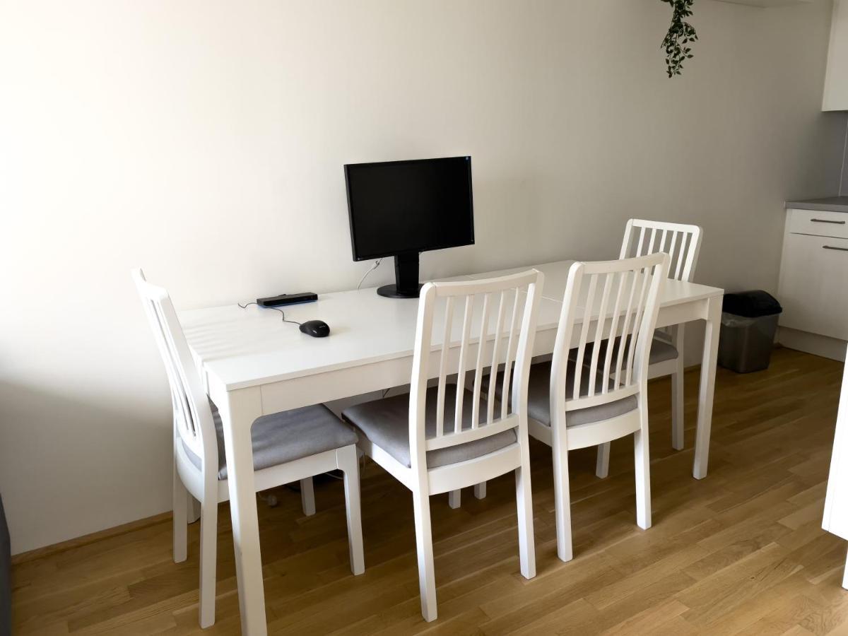Modern & Sunny 52m2 With Balcony & Fast Wifi *