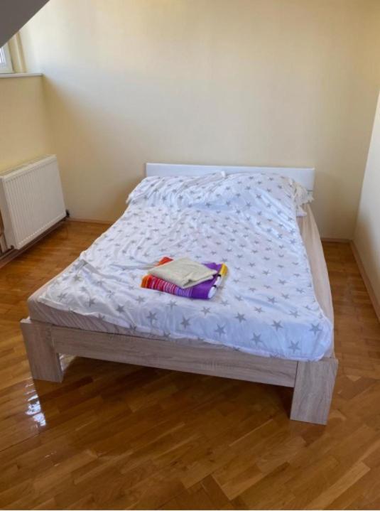 Arbeiterquartiere In Donaustadt Mit Gemeinschaftskuche Und -bad - Hacklerzimmer * Viena