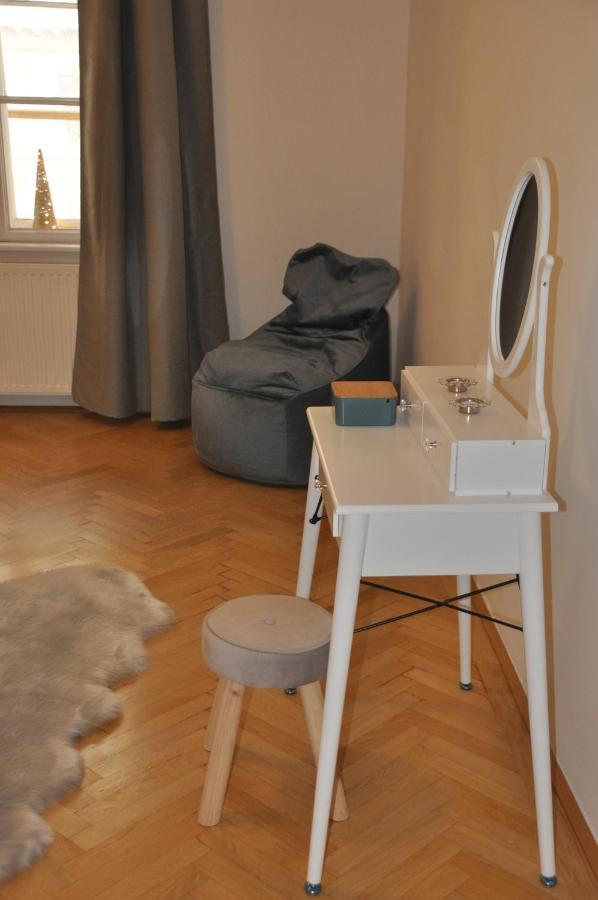 Wunderschöne Altbauwohnung In Zentraler Lage Apartment *