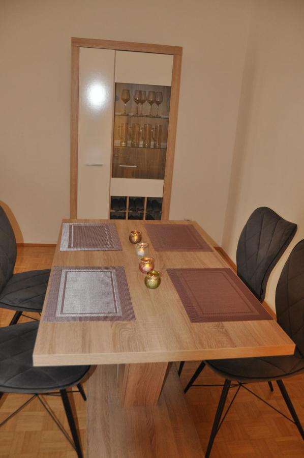 Apartment Wunderschöne Altbauwohnung In Zentraler Lage *