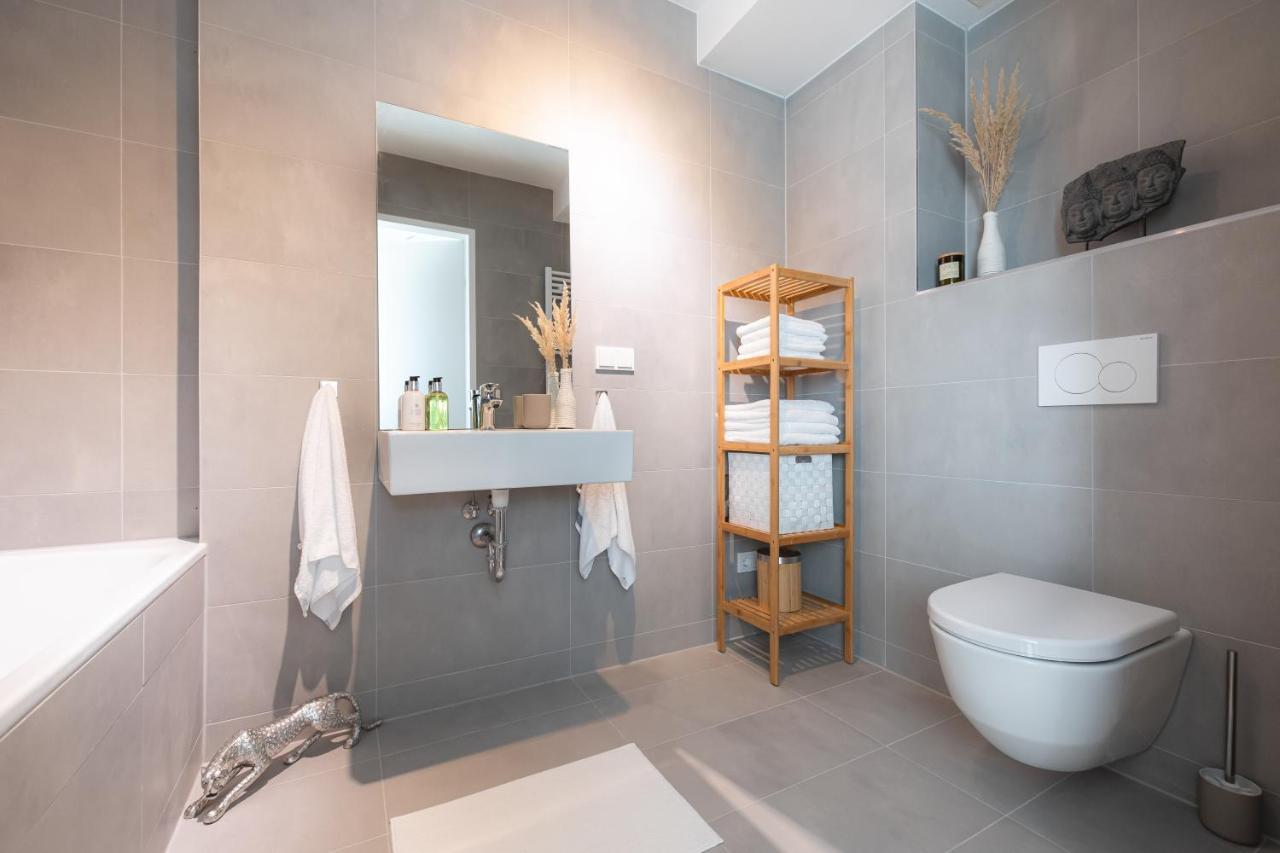 New Luxury Overlooking * Vienna