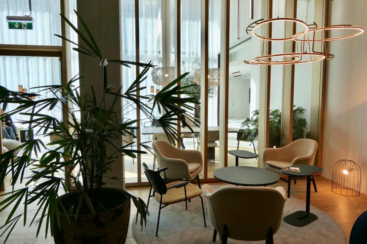 New Luxury Overlooking Apartment *