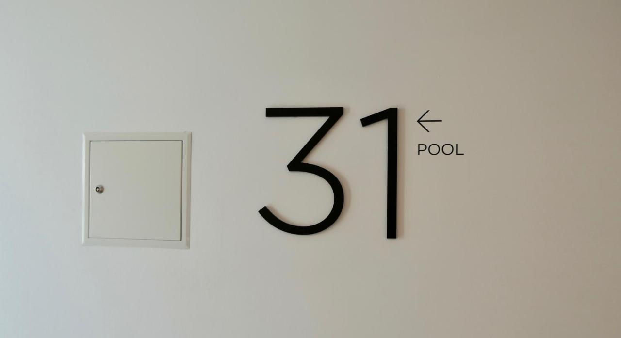 New Luxury Overlooking Apartment *