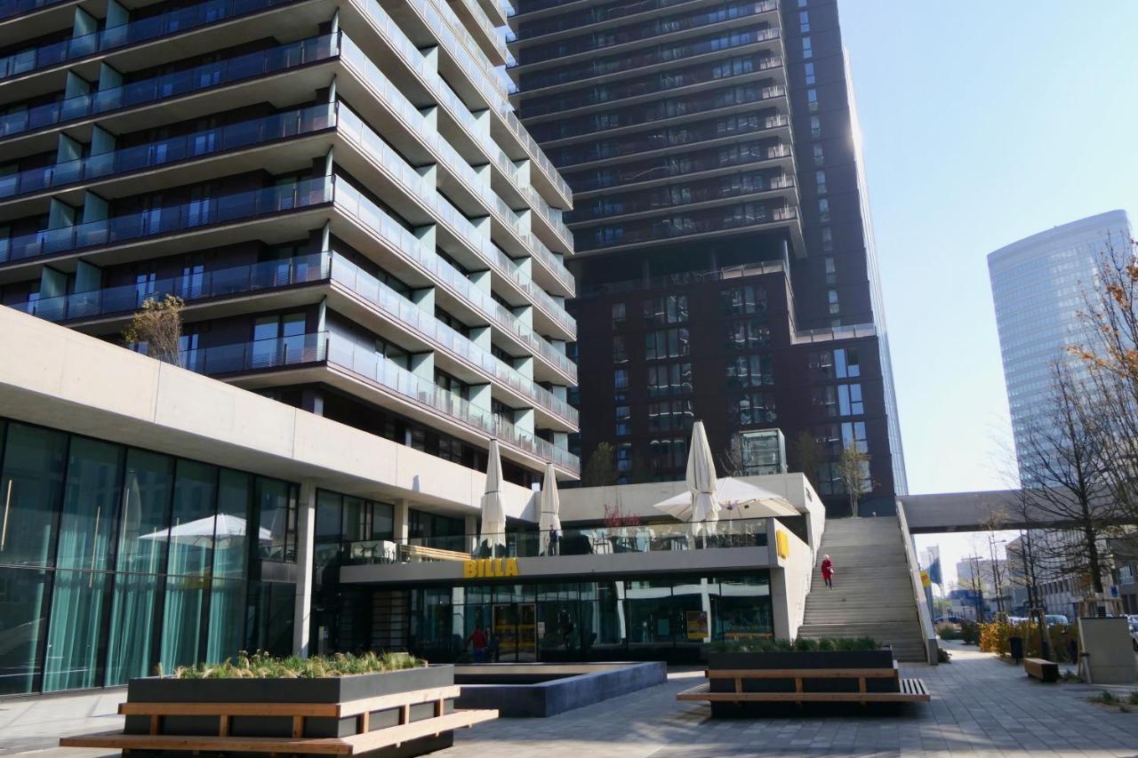 New Luxury Overlooking Apartment *