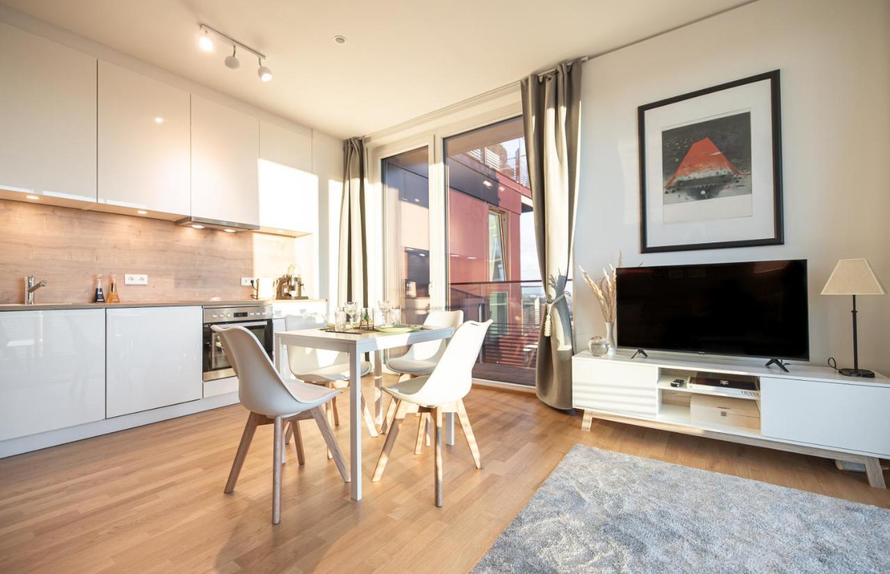 Apartment New Luxury Overlooking *