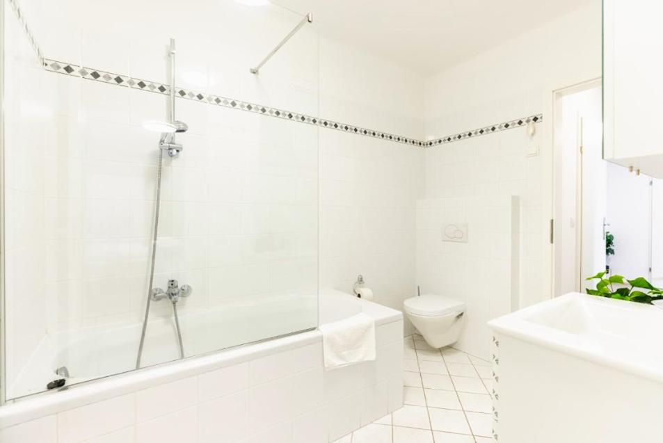 Experience From A Stylish And Modern Apartment *