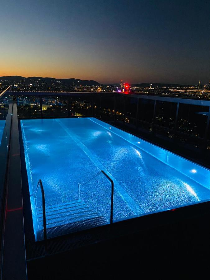 Apartment New Luxury Overlooking