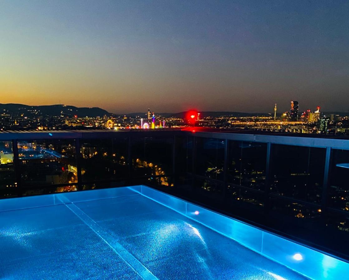 New Luxury Overlooking Apartment *