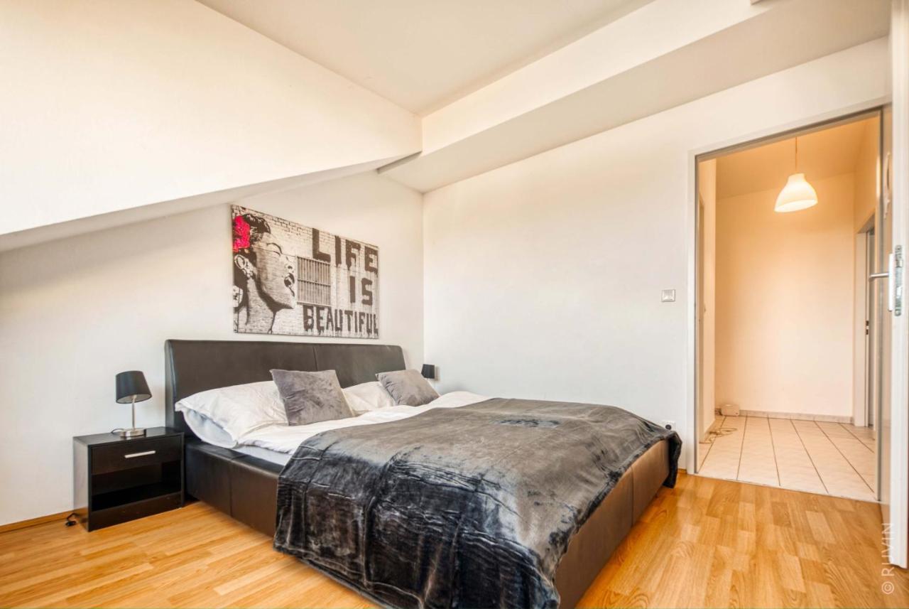 King Bed Home, 3 Bed Ideal For Big Groups Apartment